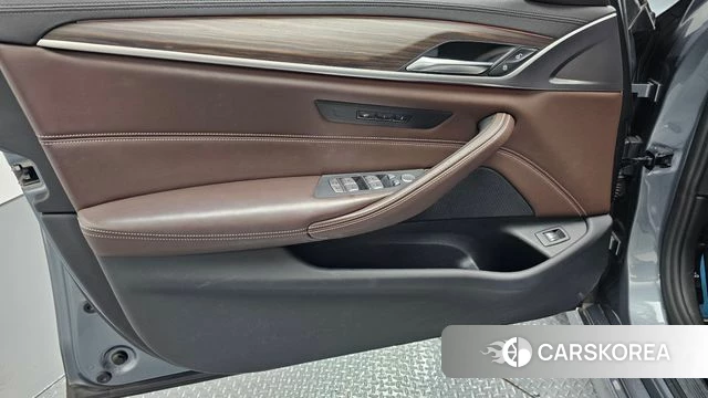 BMW 5 Series (G30) id 4764934 из Кореи 16