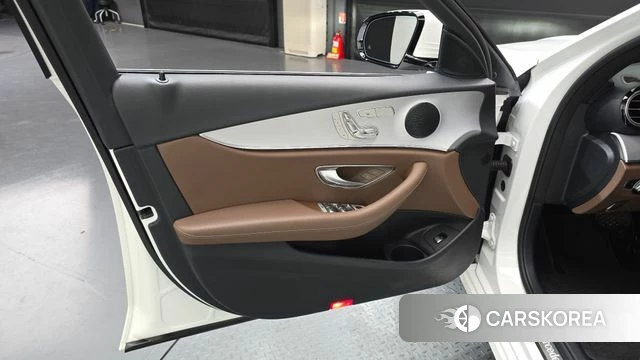 Mercedes-Benz E-Class W213 id 4567654 из Кореи 16