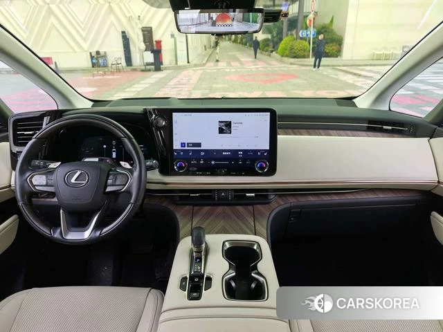 Lexus LM id 4259833 из Китая 16