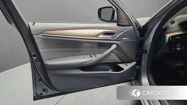 BMW 5 Series (G30) id 4186623 из Кореи 16