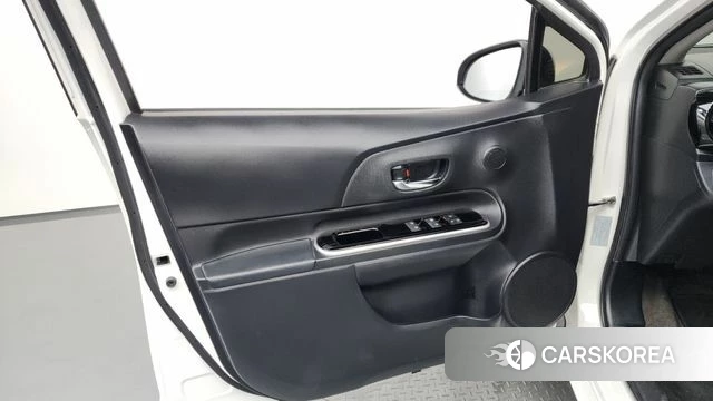 Toyota Prius C id 4557969 из Кореи 16