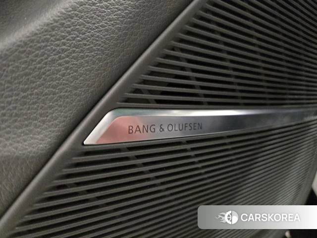 Audi Q8 id 4259312 из Китая 16
