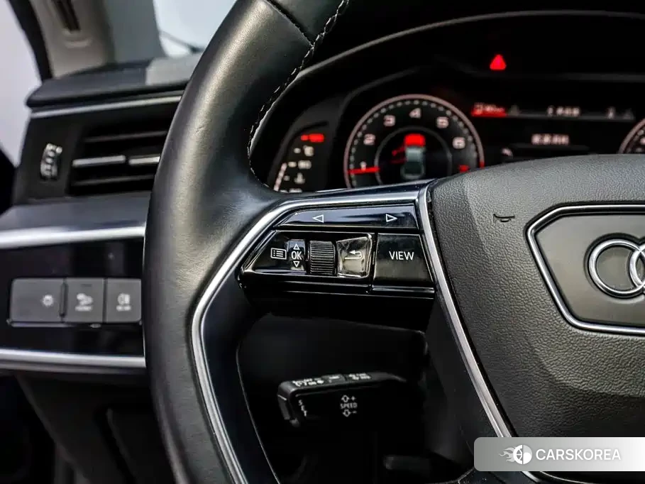 Audi A7L id 4649227 из Китая 16