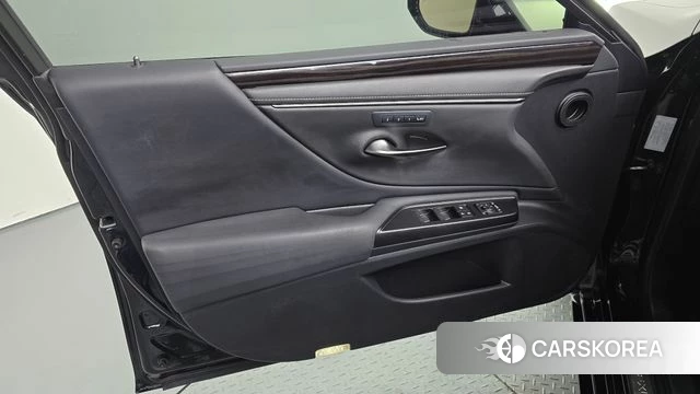 Lexus ES300h 7th generation id 4464651 из Кореи 16