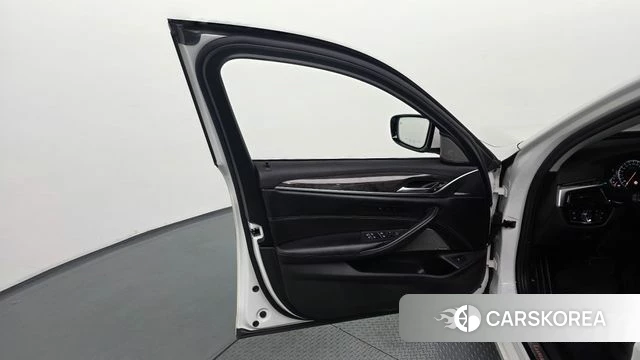 BMW 5 Series (G30) id 4310859 из Кореи 16