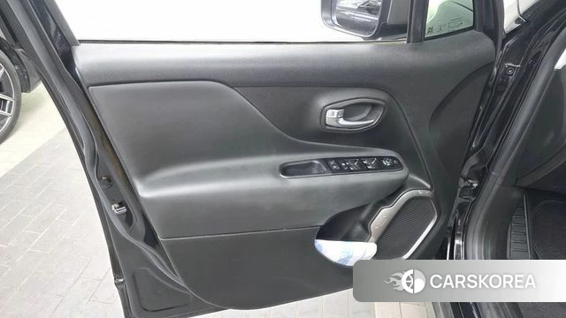 Jeep Renegade id 4759631 из Кореи 16