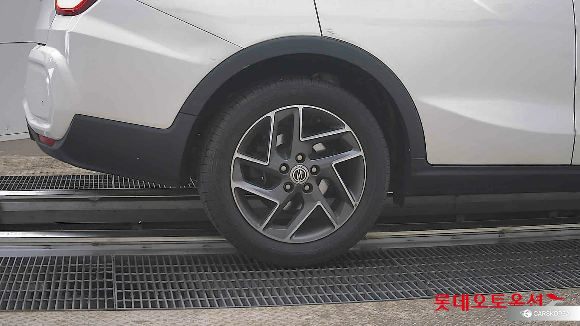 SsangYong Tivoli Air id 3869456 из Кореи 16