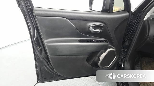 Jeep Renegade id 4572920 из Кореи 16