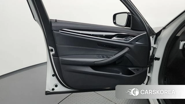 BMW 5 Series (G30) id 4849676 из Кореи 16