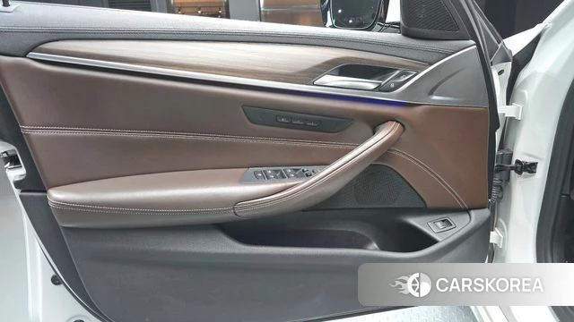 BMW 5 Series (G30) id 4574485 из Кореи 16