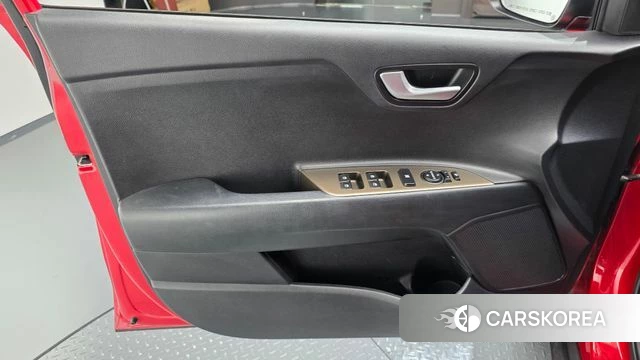 Kia Stonic id 4699015 из Кореи 16