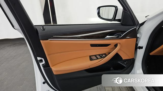 BMW 5 Series (G30) id 4550649 из Кореи 16