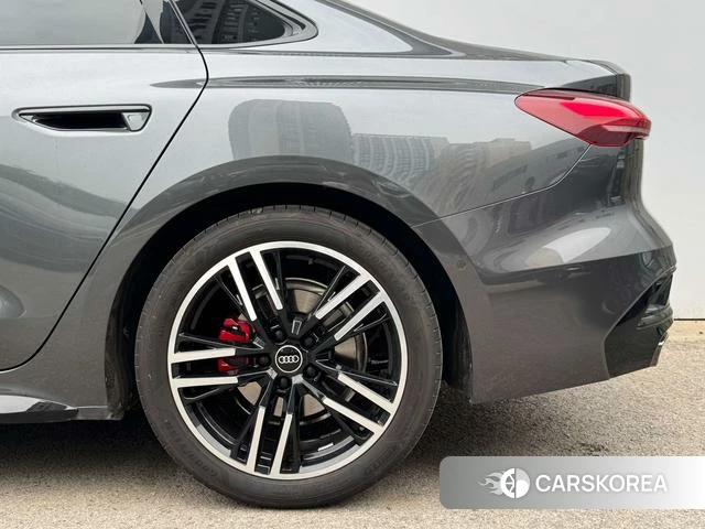 Audi A5L id 4307100 из Китая 15