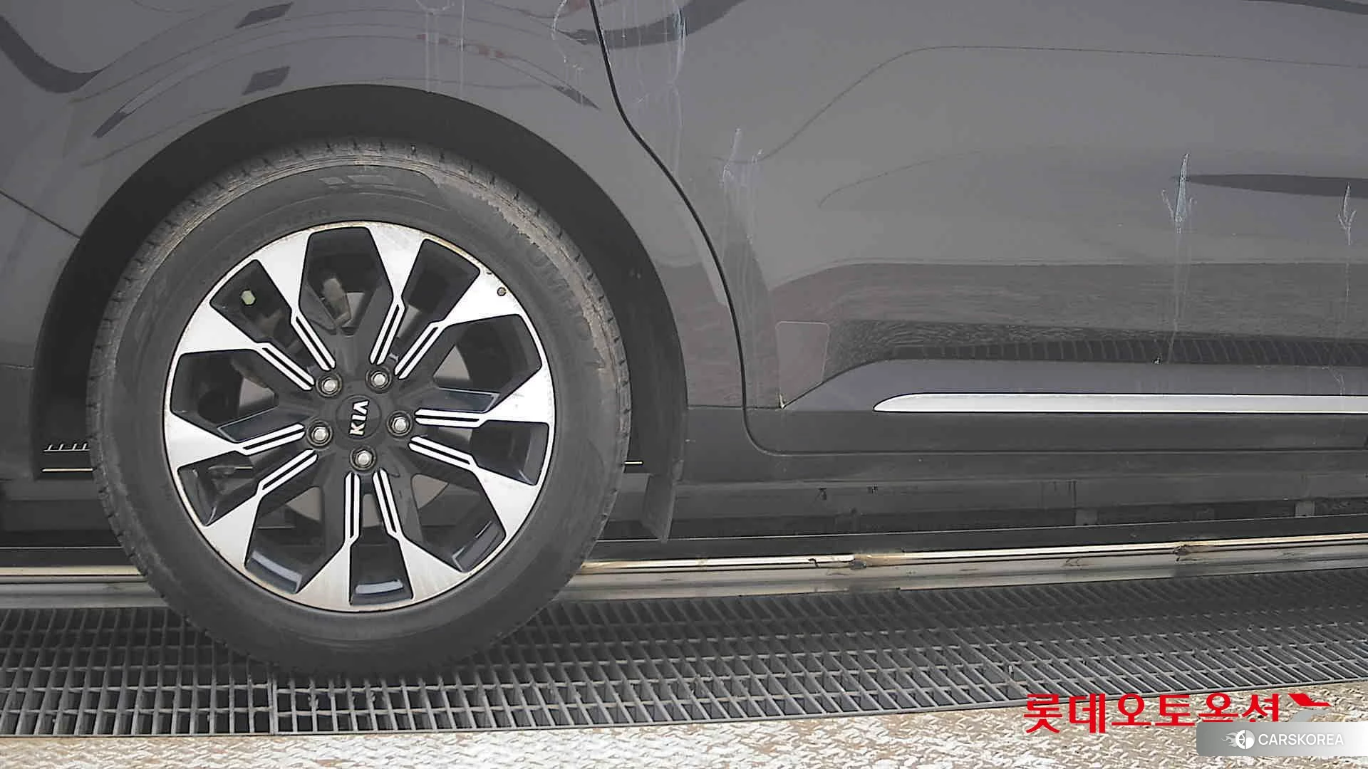 Kia Carnival id 3888403 из Кореи 16