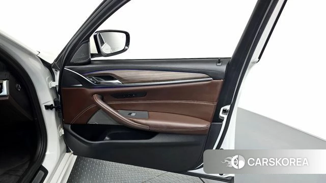 BMW 5 Series (G30) id 4894823 из Кореи 16