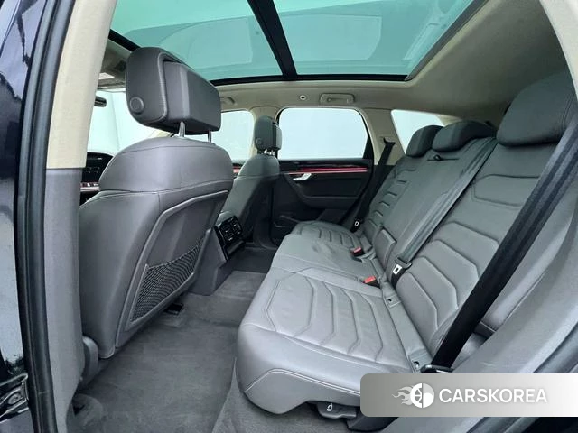 Volkswagen Touareg id 4213114 из Китая 16