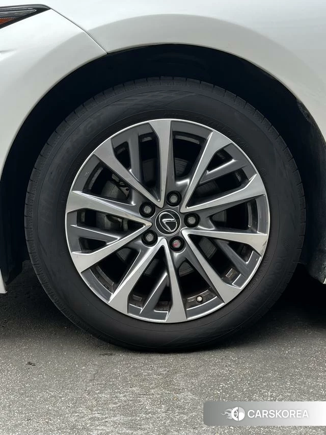 Lexus ES id 4367535 из Китая 16