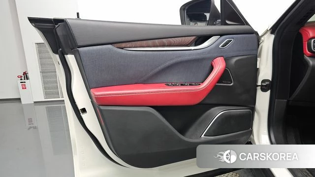 Maserati Levante id 4581621 из Кореи 16