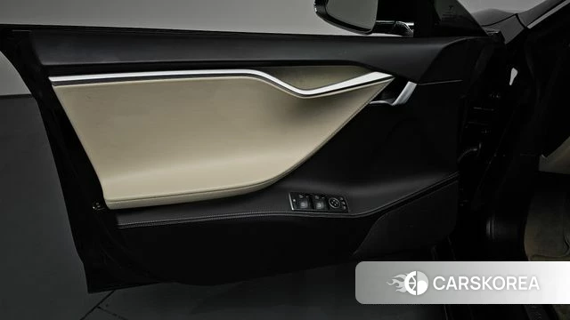 Tesla Model S id 4496945 из Кореи 16