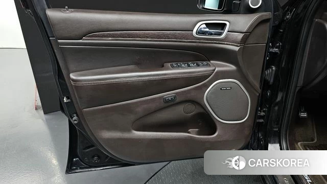 Jeep Grand Cherokee id 4633252 из Кореи 16