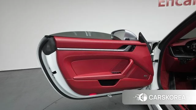 Porsche 911(992) id 4294071 из Кореи 16