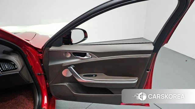 Kia Stinger id 4543123 из Кореи 16