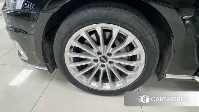 Audi A8 id 4259413 из Китая 16
