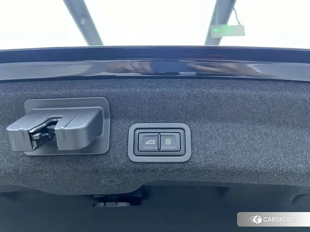 Audi A6L id 4559644 из Китая 16