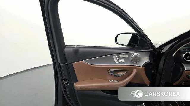 Mercedes-Benz E-Class W213 id 4873282 из Кореи 16
