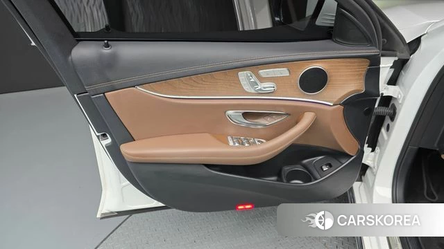 Mercedes-Benz E-Class W213 id 4283179 из Кореи 16