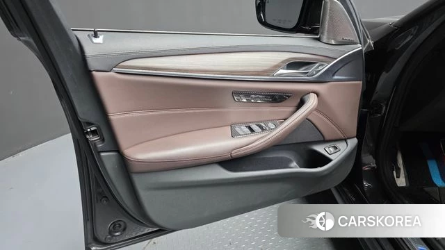 BMW 5 Series (G30) id 4245083 из Кореи 16