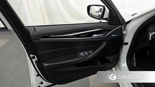 BMW 5 Series (G30) id 4390115 из Кореи 16