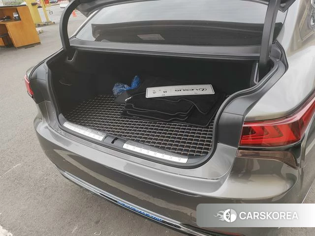 Lexus LS id 4261867 из Китая 16