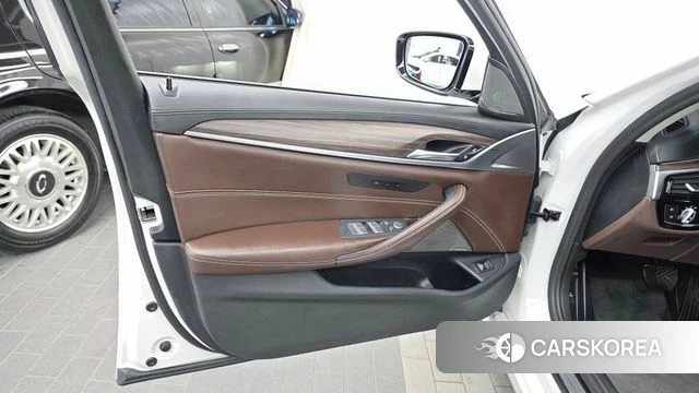 BMW 5 Series (G30) id 4446471 из Кореи 16