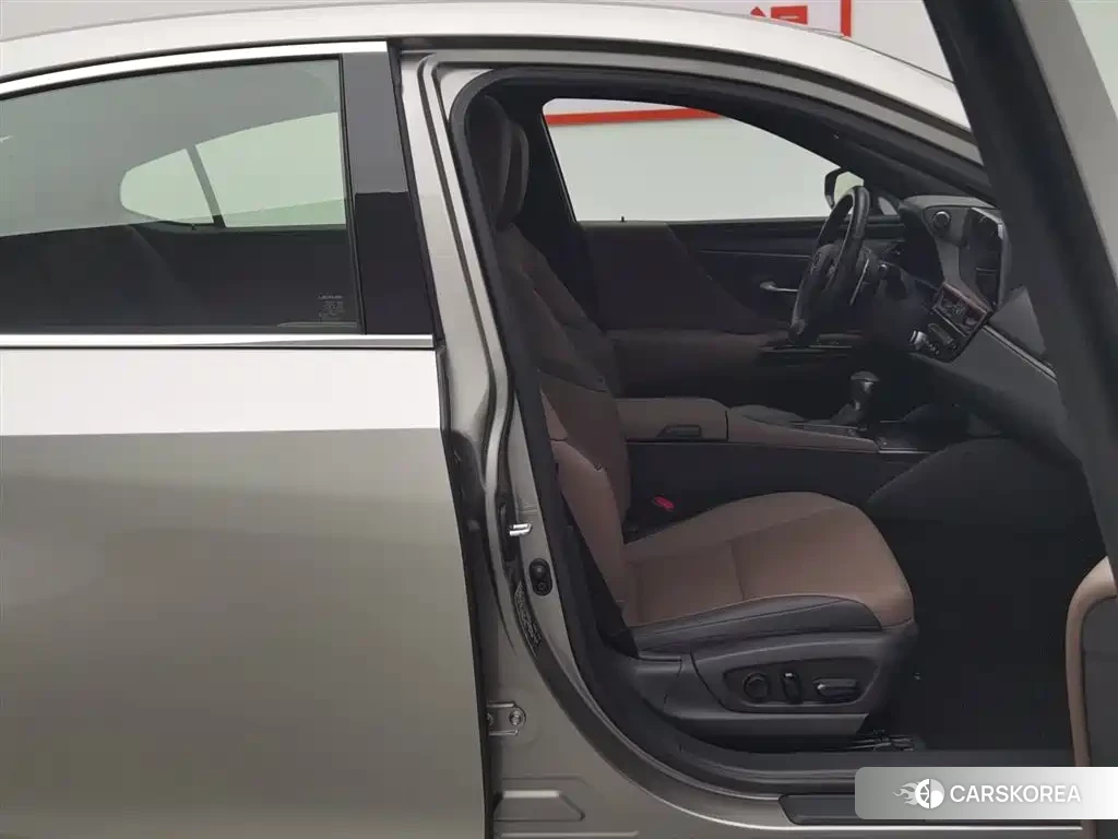 Lexus ES id 4628176 из Китая 16