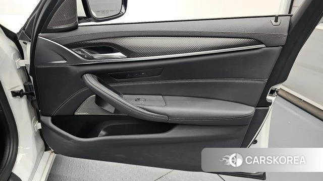 BMW 5 Series (G30) id 4519366 из Кореи 16