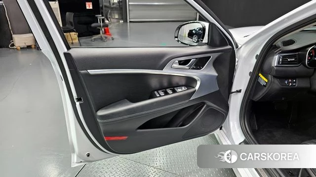 Genesis G70 id 4378096 из Кореи 16