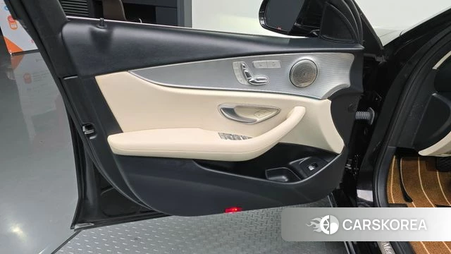 Mercedes-Benz E-Class W213 id 4708934 из Кореи 16