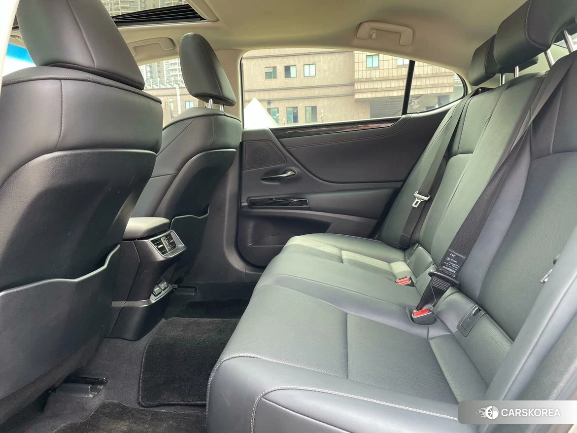 Lexus ES id 4486504 из Китая 16
