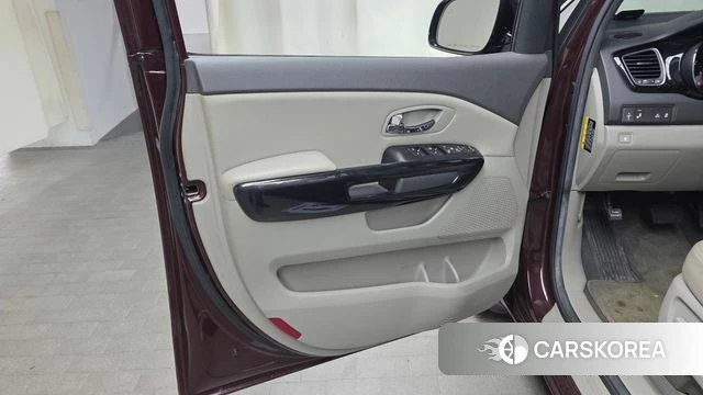 Kia All New Carnival id 4713416 из Кореи 16