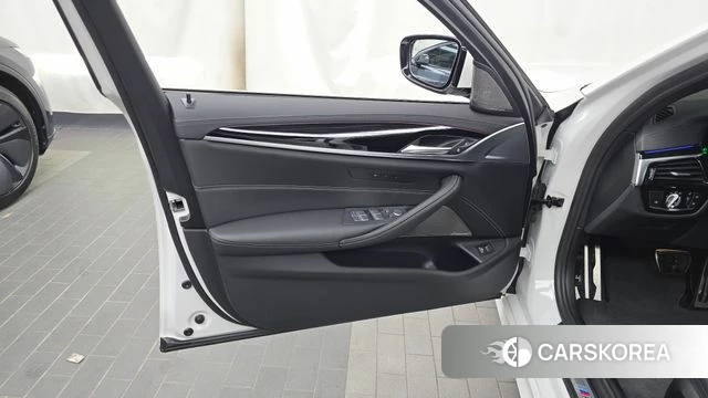 BMW 5 Series (G30) id 4675816 из Кореи 16