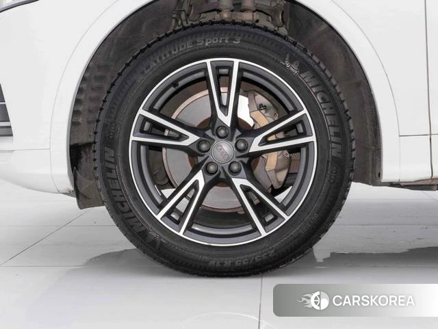 Audi Q5L id 4234887 из Китая 16