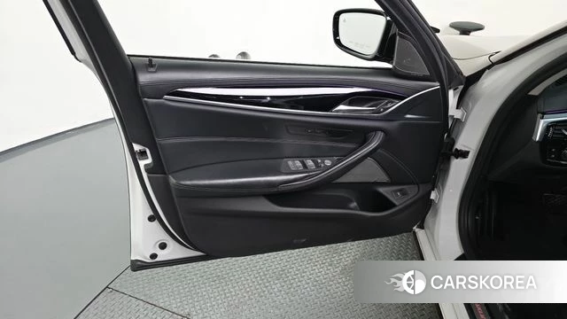 BMW 5 Series (G30) id 4708177 из Кореи 16