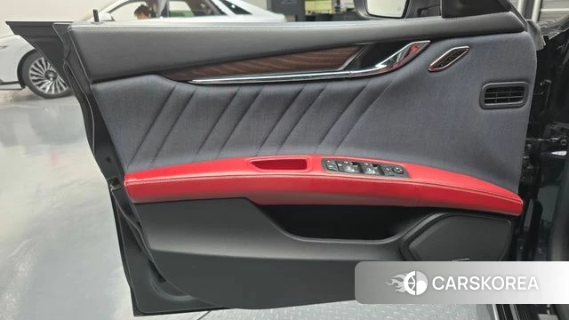 Maserati Quattroporte id 4331314 из Кореи 16