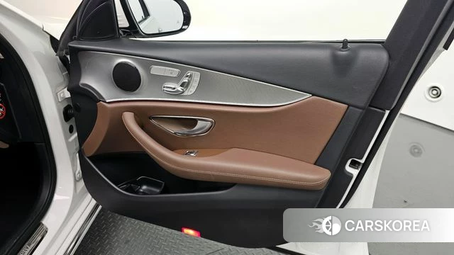Mercedes-Benz E-Class W213 id 4188354 из Кореи 16