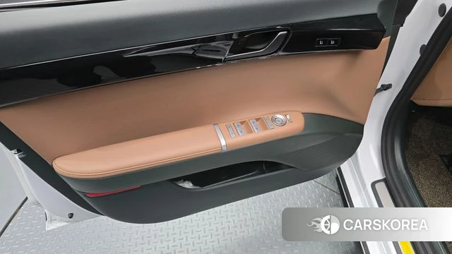 Hyundai Grandeur Hybrid (GN7) id 4921002 из Кореи 16