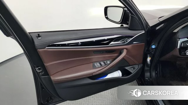 BMW 5 Series (G30) id 4195500 из Кореи 16