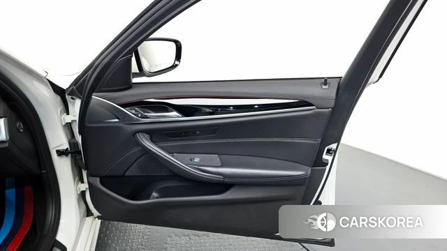 BMW 5 Series (G30) id 4751047 из Кореи 16