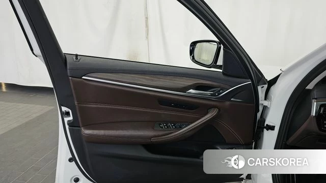 BMW 5 Series (G30) id 4424986 из Кореи 16