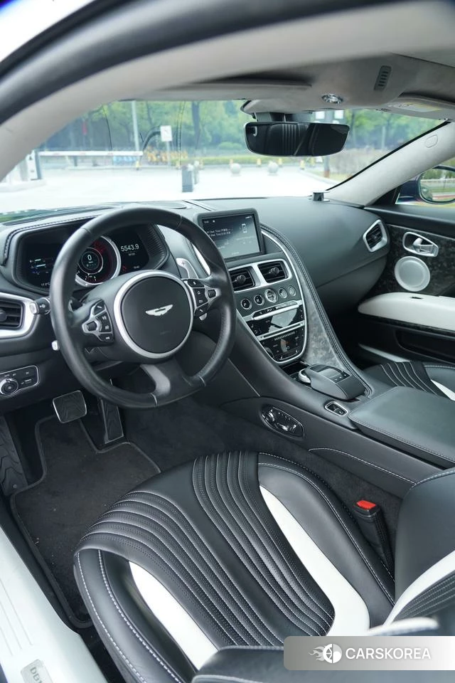 Aston Martin DB11 id 4211344 из Китая 16